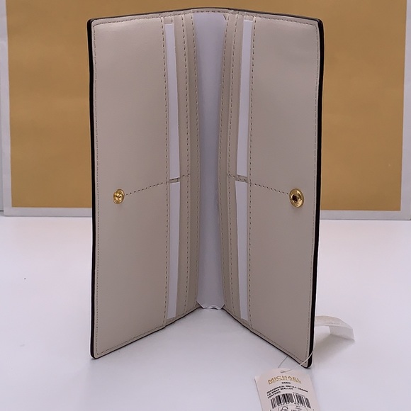 Michael Kors Reed Large
Snap Bifold Wallet Nat / Light Cream Color - Picture 10 of 11
